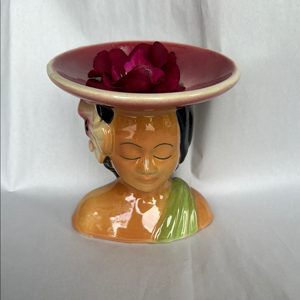 Euc vintage Shawnee pottery 896 zanesville oh Polynesian lady planter or vase